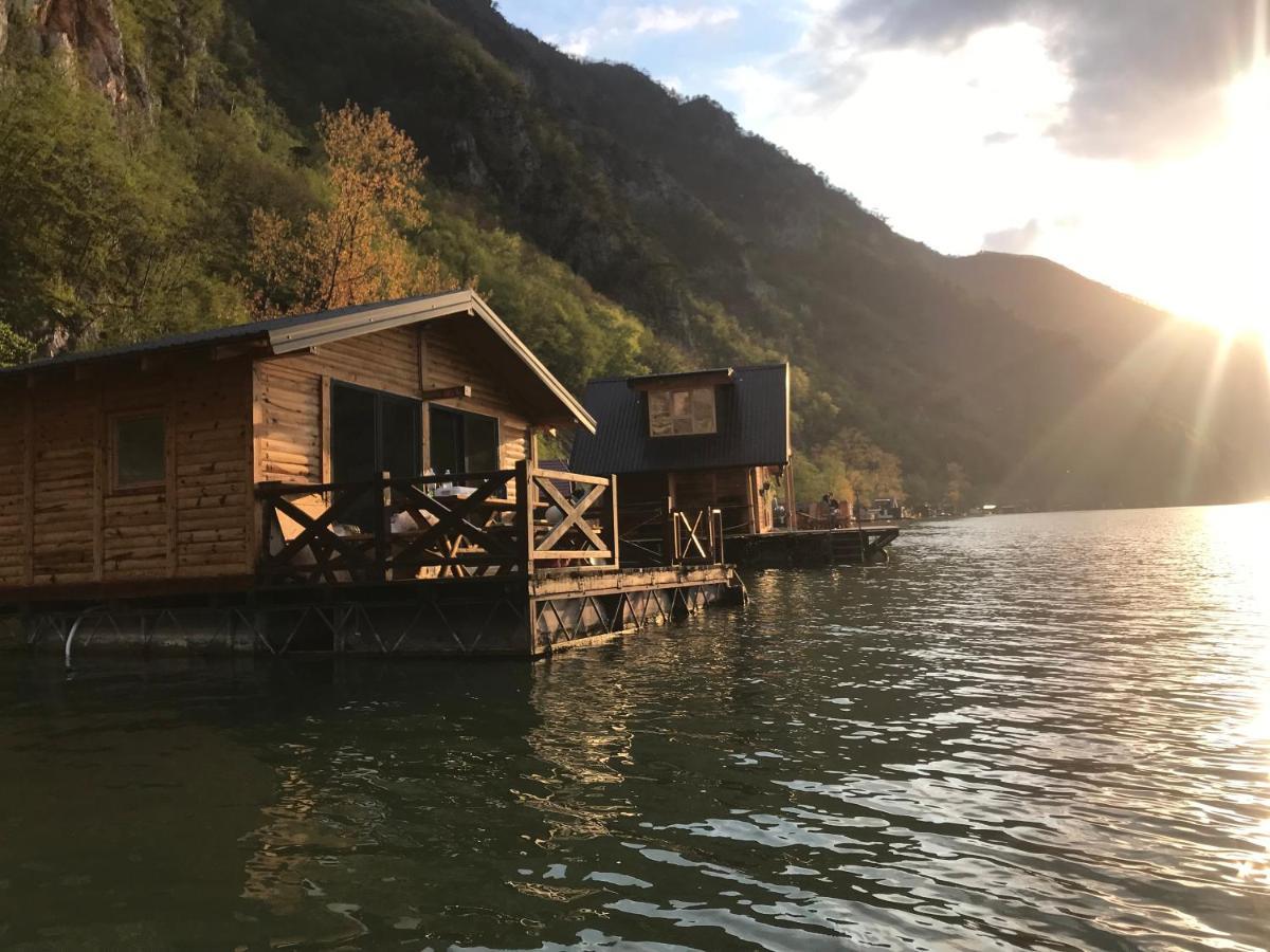 Lake House Perucac Rastiste Buitenkant foto