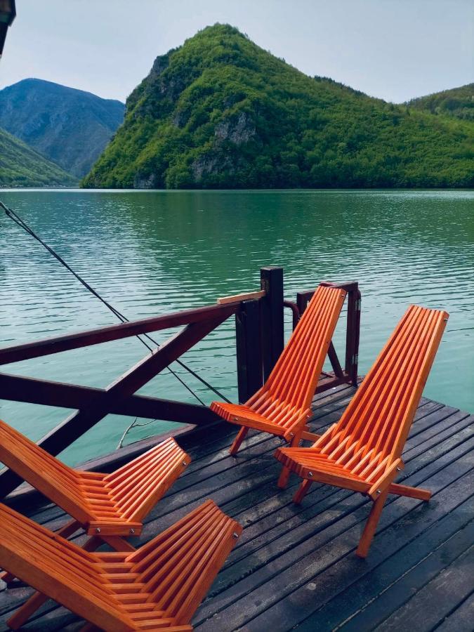 Lake House Perucac Rastiste Buitenkant foto