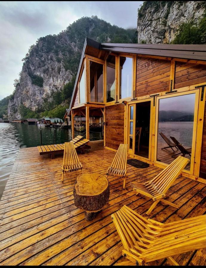 Lake House Perucac Rastiste Buitenkant foto