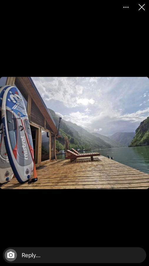 Lake House Perucac Rastiste Buitenkant foto