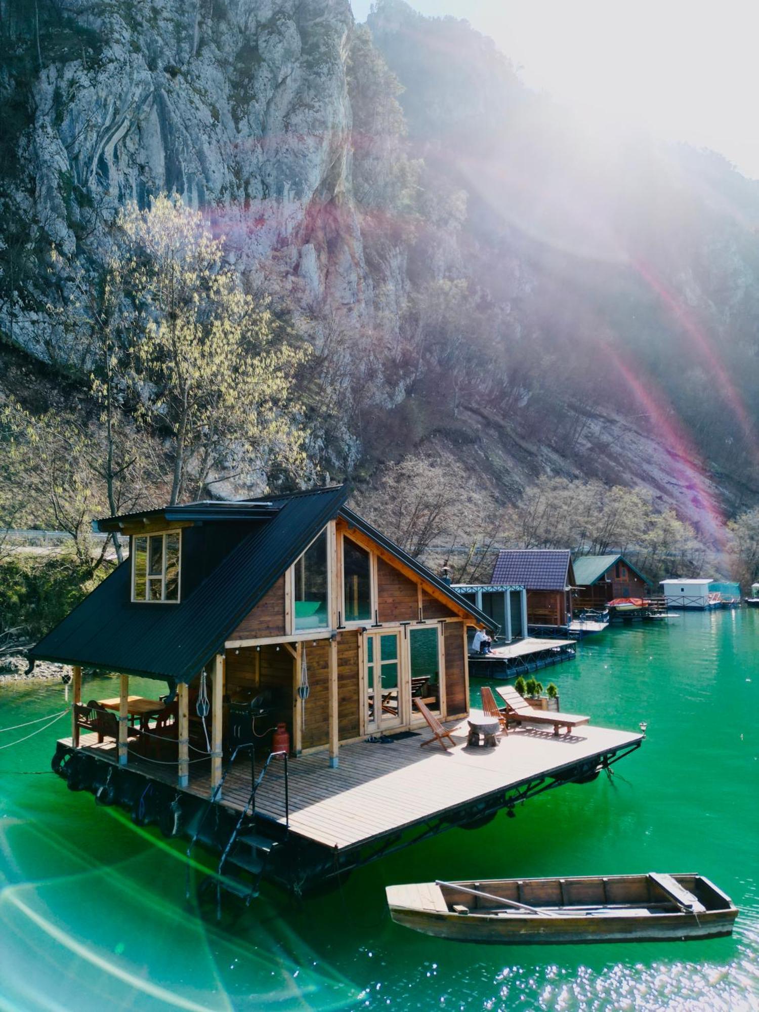 Lake House Perucac Rastiste Buitenkant foto