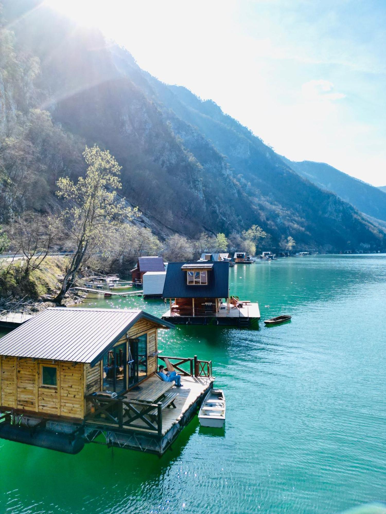 Lake House Perucac Rastiste Buitenkant foto