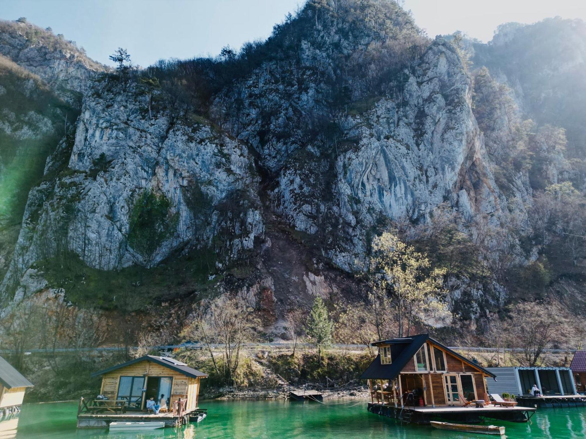 Lake House Perucac Rastiste Buitenkant foto